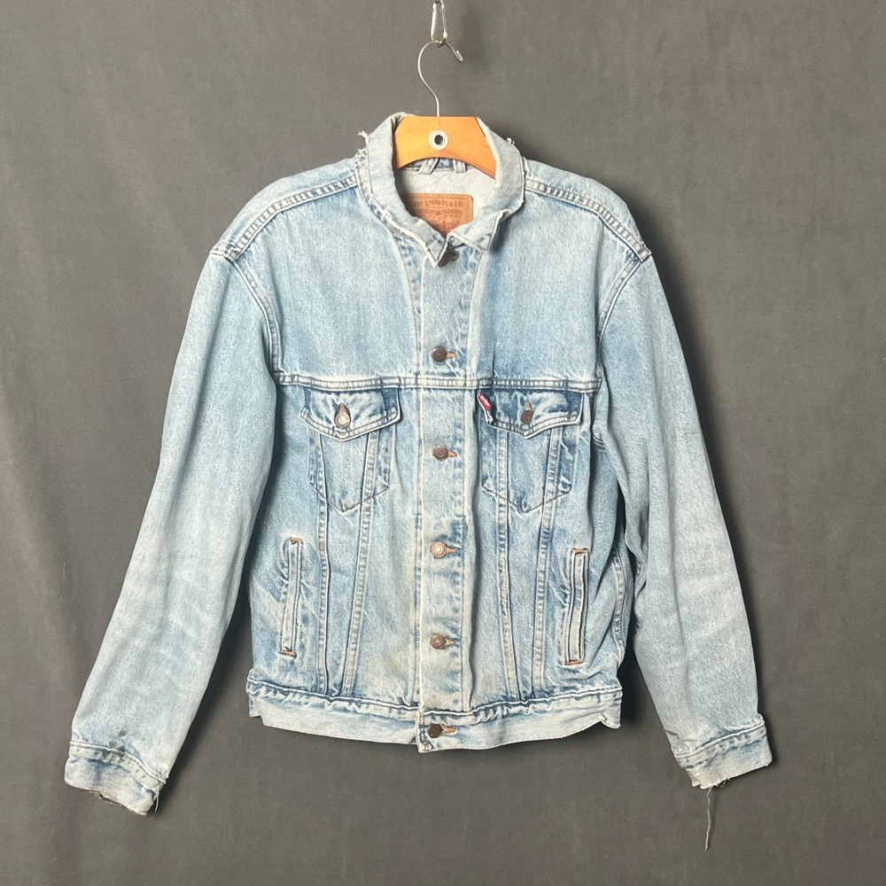 Vintage Levis 70508 7112 Light Wash Blue Denim Trucker Jacket Mens M Made In USA